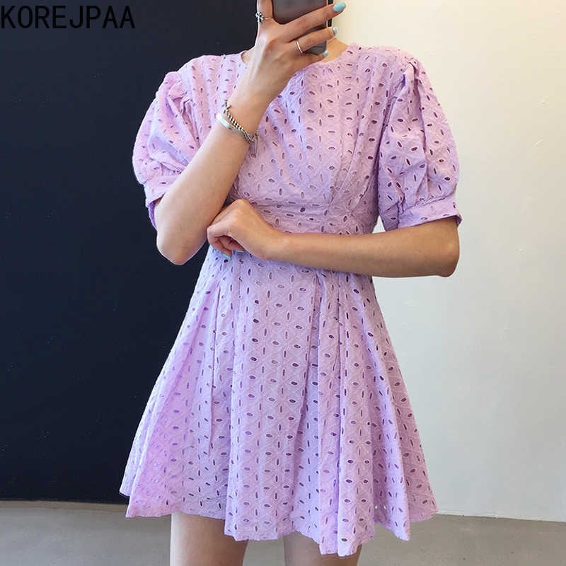 Korejpaa Women Dress Summer Korean Chic French Gentle Purple Round Neck Hollow Lace Embossed Waist Puff Sleeve Vestidos 210526
Korejpaa Women Dress Summer Korean Chic French Gentle Purple Round Neck Hollow Lace Embossed Waist Puff Sleeve Vestidos 210526