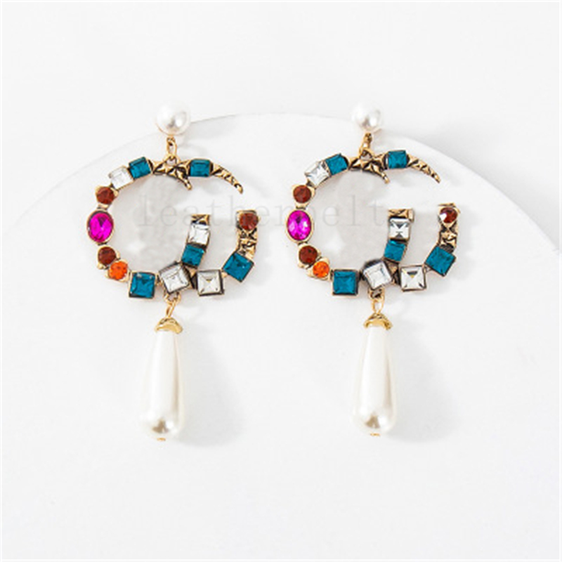 Colorful Diamond Pendant Earrings Elegant Pearl Stud Charm Womens Classic Letter Earring With Box High Quality
Colorful Diamond Pendant Earrings Elegant Pearl Stud Charm Womens Classic Letter Earring With Box High Quality