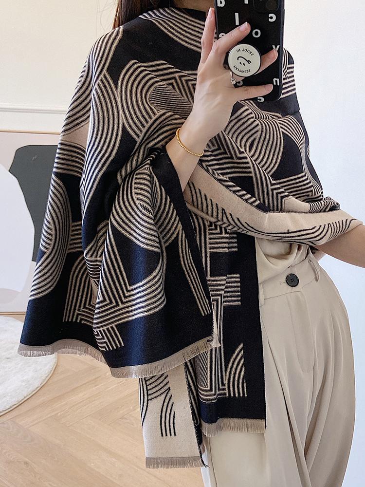 Scarves Scarf Women's Western Style Black And White Striped Winter Thick Imitation Cashmere Shawl British Fashion Outside Warm Muffer
Scarves Scarf Women's Western Style Black And White Striped Winter Thick Imitation Cashmere Shawl British Fashion Outside Warm Muffer