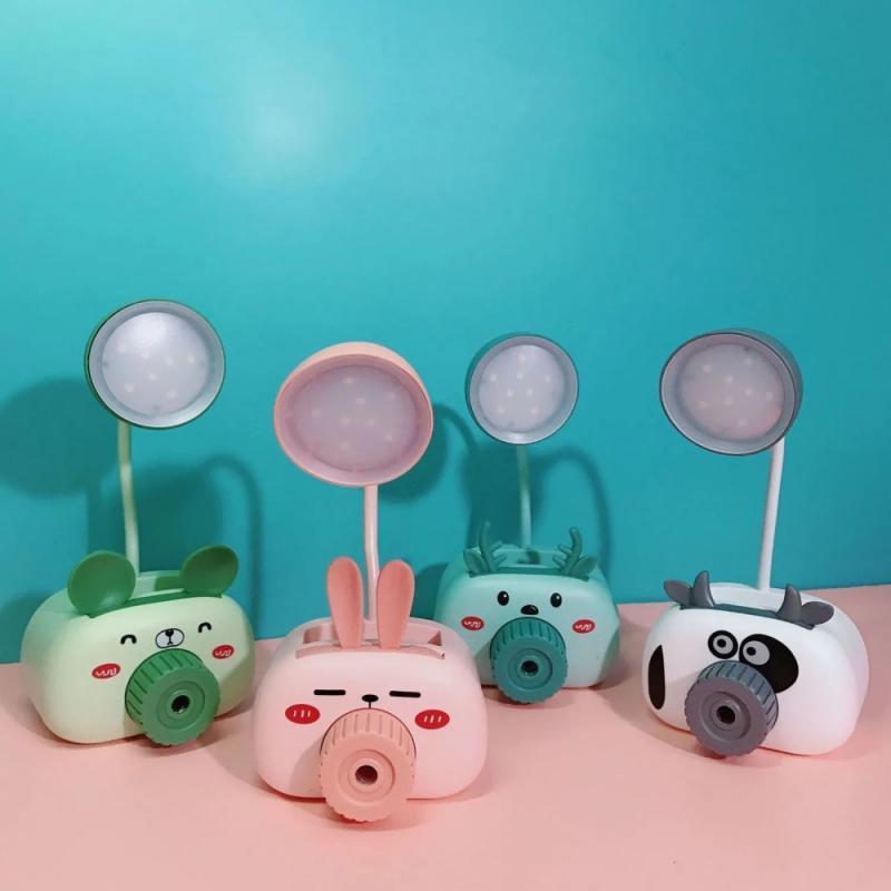 Book Lights Multifunction LED Table Lamp Pen Holder Pencil Sharpener Night Light Bedroom Cartoon Piggy Student Study Eye Protection
Book Lights Multifunction LED Table Lamp Pen Holder Pencil Sharpener Night Light Bedroom Cartoon Piggy Student Study Eye Protection