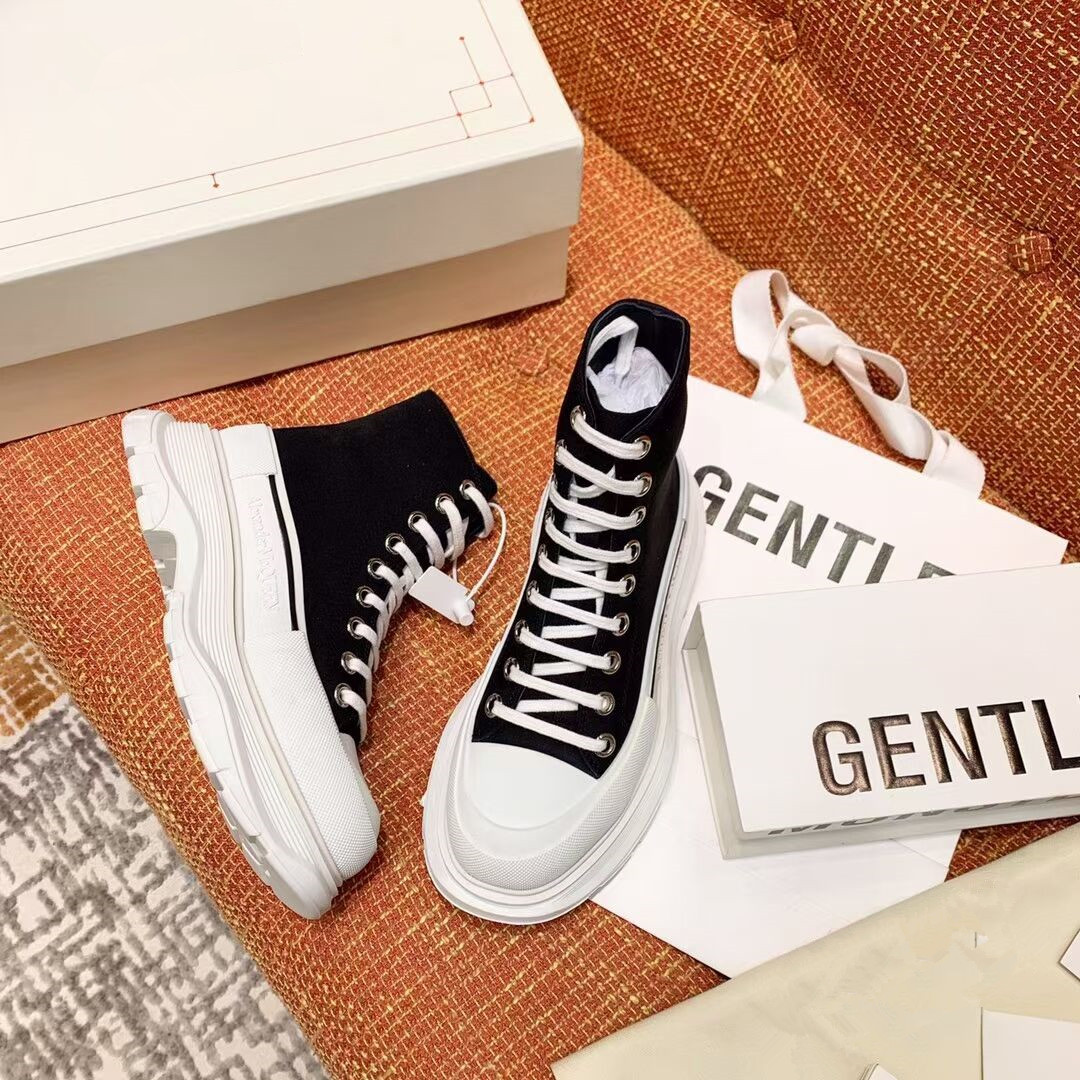Newest designer luxury Ladies canvas boots Classic women platform Shoes autumn winter High Woman sneakers Trainers shoe black white flat boot top quality
Newest designer luxury Ladies canvas boots Classic women platform Shoes autumn winter High Woman sneakers Trainers shoe black white flat boot top quality