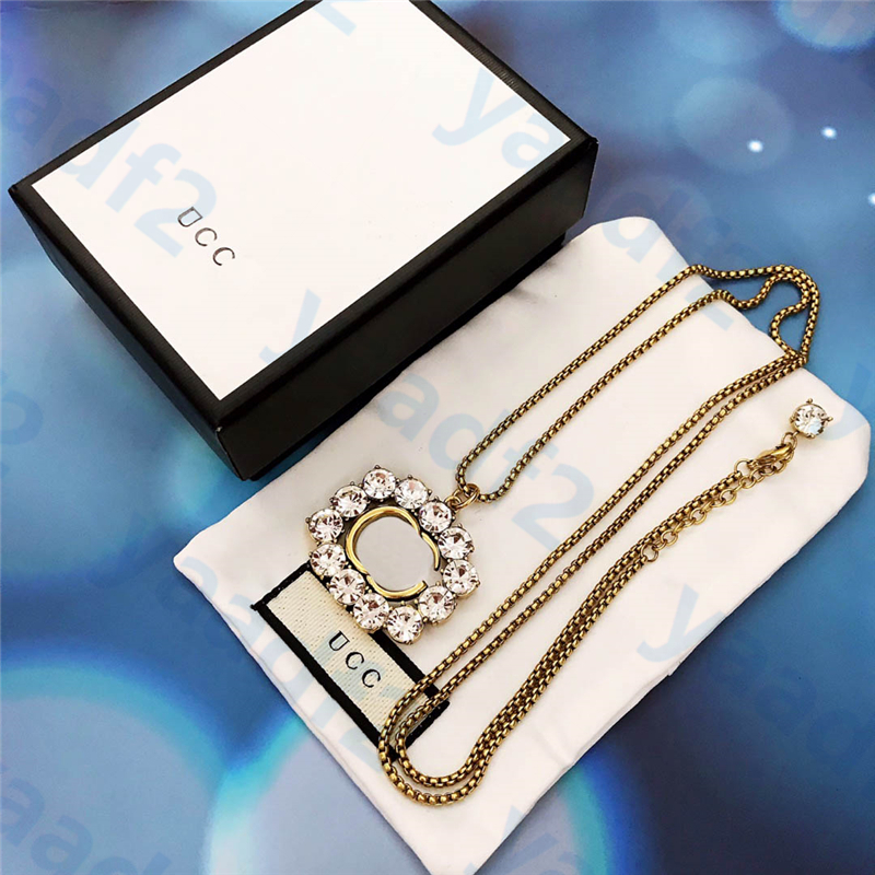 Classic Interlock Letter Necklace Womens Charm Party Street Studs Earring INS Fashion Shiny Diamond Wedding Meeting Brooch Delicate Gift
Classic Interlock Letter Necklace Womens Charm Party Street Studs Earring INS Fashion Shiny Diamond Wedding Meeting Brooch Delicate Gift