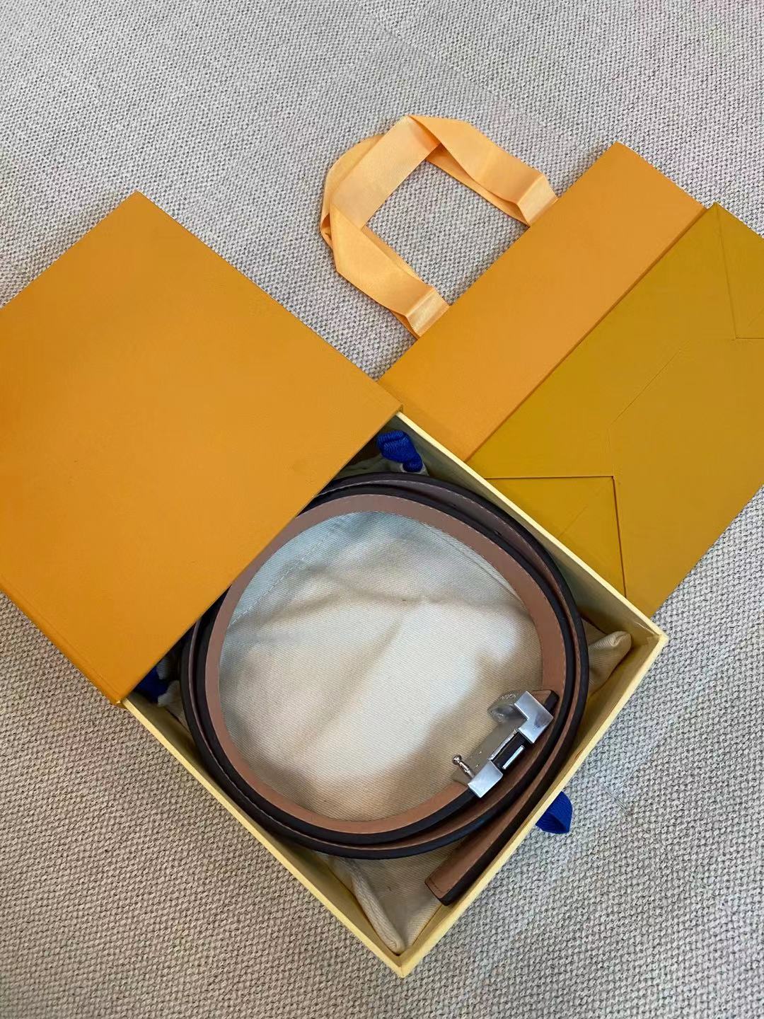 2026 Fashion Big buckle genuine leather belt with box designer belts men women high quality new mens belts AAA888, Gold
2026 Fashion Big buckle genuine leather belt with box designer belts men women high quality new mens belts AAA888, Gold