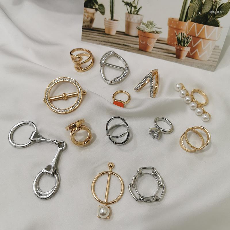 Scarves Classic Electroplating Three-ring Silk Scarf Buckle Line Pearl Enamel Square Ring Orange Crystal Shawl Women1
Scarves Classic Electroplating Three-ring Silk Scarf Buckle Line Pearl Enamel Square Ring Orange Crystal Shawl Women1