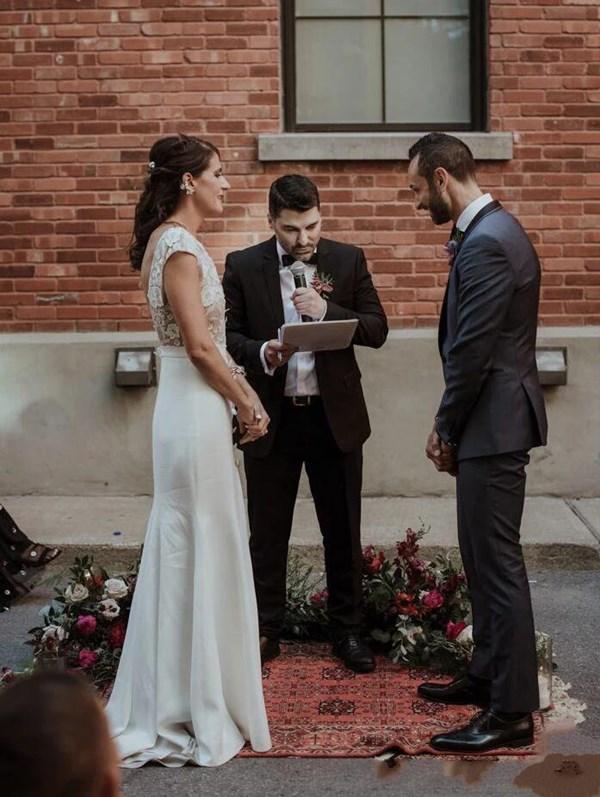 Chic Lace Mermaid Dresses Capped Sleeves Backless Sweep Train Buttons Front Slit Custom Made Beach Country Wedding Gown Vestidos