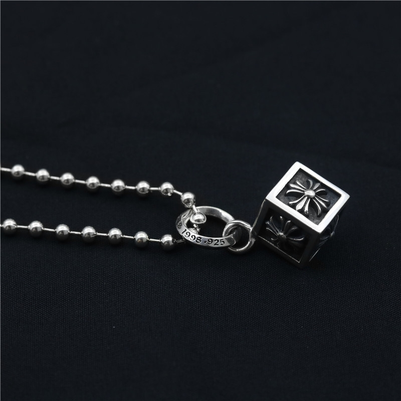 Ch croquetai silver square cross pendant trend simple personality Rubik's cube necklace for men and women
Ch croquetai silver square cross pendant trend simple personality Rubik's cube necklace for men and women