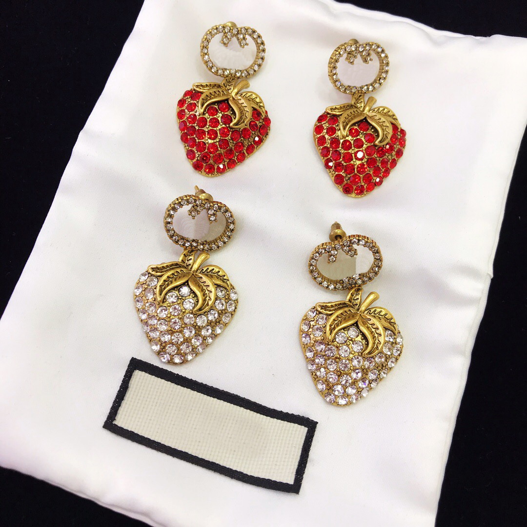 2021 Europe America Fashion Style Lady Women Brass Engraved G Initials White and Red Diamond Strawberry Stud Earrings 2 Color
2021 Europe America Fashion Style Lady Women Brass Engraved G Initials White and Red Diamond Strawberry Stud Earrings 2 Color
