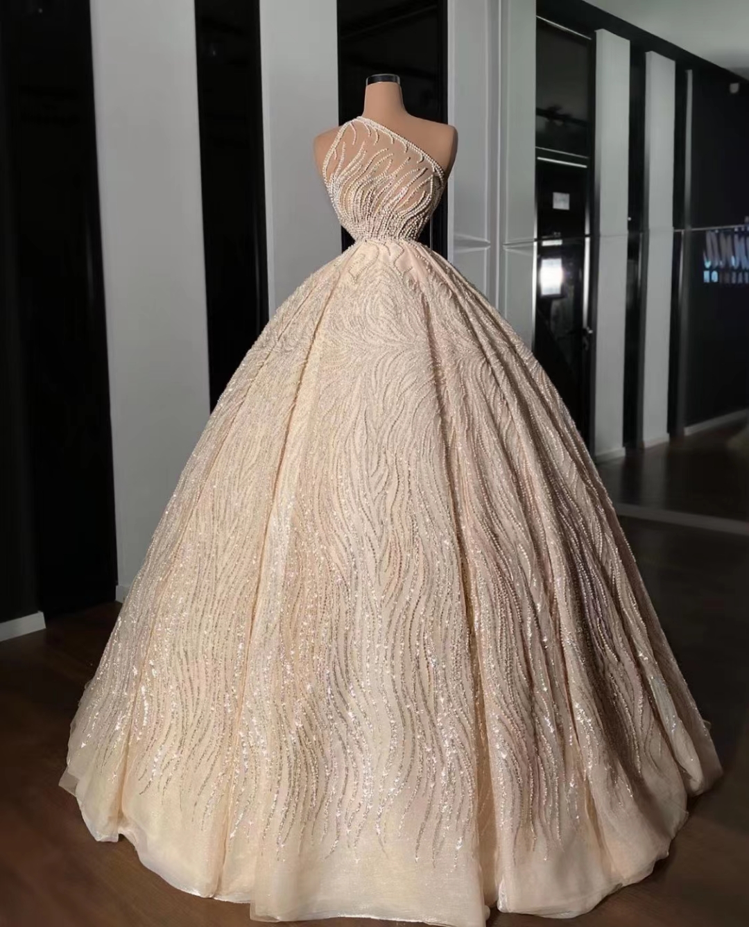 Pearls White Vintage Wedding Dresses One Shoulder Crystals Rhinestone Bridal Gowns Sleeveless de mariée Custom Made