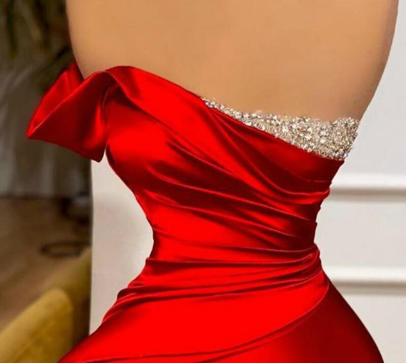 Aso Ebi 2021 Arabic Red Sexy Sheath Evening Dresses Beaded Crystals Prom Dresses Satin Cheap Formal Party Second Reception Gowns ZJ367