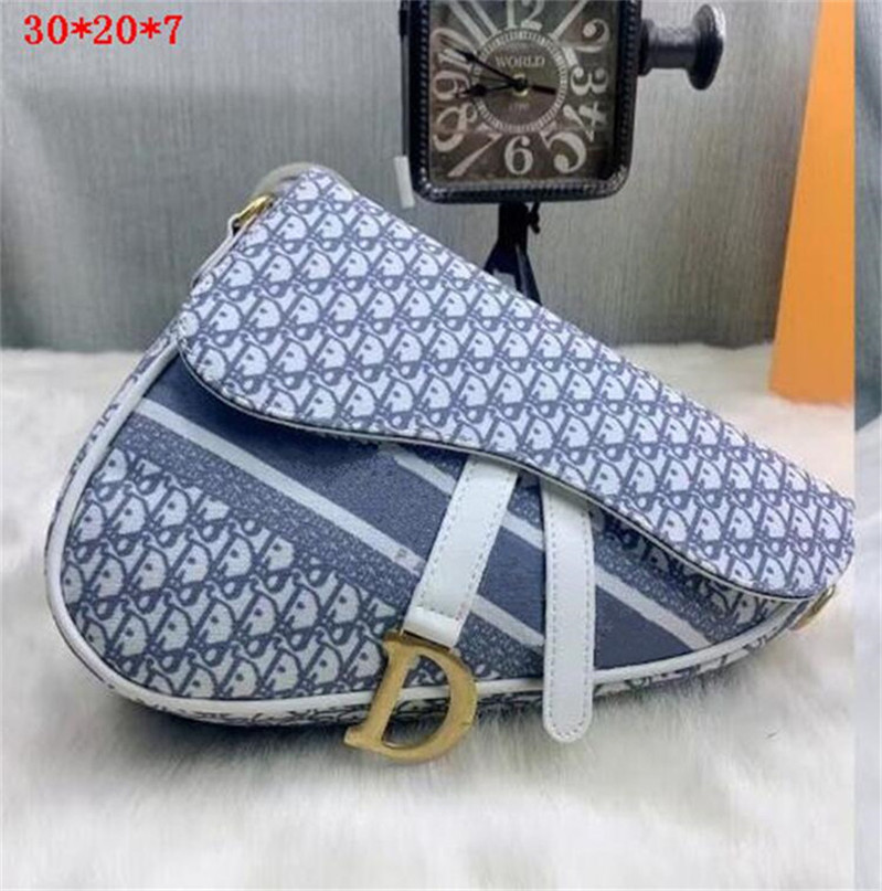 Women Luxurys FashionDesigners Bags 2021 Ladies Wallet Embroidery Saddle Houlder Messenger Lady Handbag Luxury Evening Bag student, P13
Women Luxurys FashionDesigners Bags 2021 Ladies Wallet Embroidery Saddle Houlder Messenger Lady Handbag Luxury Evening Bag student, P13