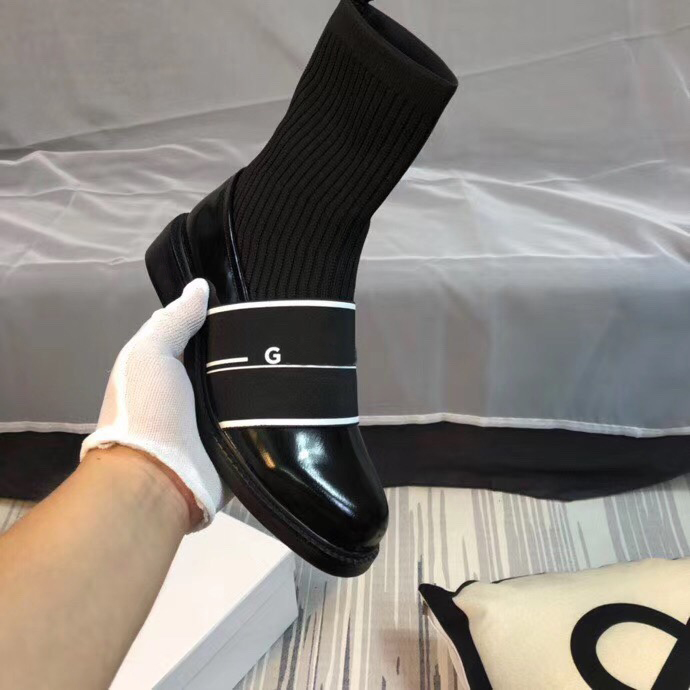 2021 top designer women socks boots woman leather wool Ankle bootis thick botom fashions color reflective fashion boot luxury brand size 35-41, Black
2021 top designer women socks boots woman leather wool Ankle bootis thick botom fashions color reflective fashion boot luxury brand size 35-41, Black