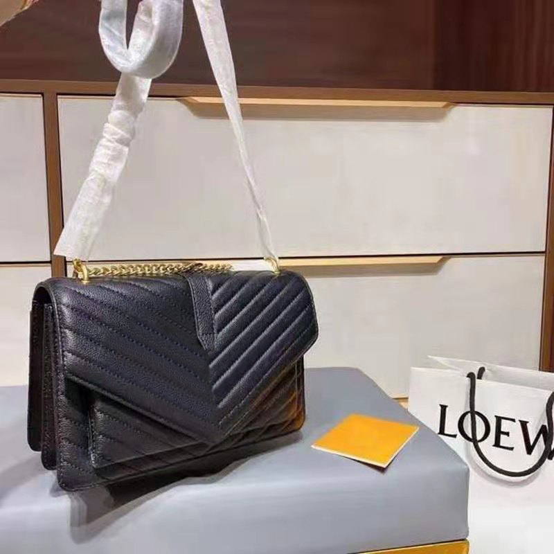 Shoulder Fashion bags luxurys designers bags classic large-capacity flip wallet leather handbag lady 3A high quality leather messenger bag, Postage postage postage
Shoulder Fashion bags luxurys designers bags classic large-capacity flip wallet leather handbag lady 3A high quality leather messenger bag, Postage postage postage