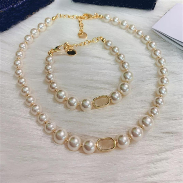 Fashion Pendant Necklaces Gold Pearl Necklace Bracelets Chokers for Lady Women Party Wedding Lovers Gift Jewelry for Bride with red Box, Silver
Fashion Pendant Necklaces Gold Pearl Necklace Bracelets Chokers for Lady Women Party Wedding Lovers Gift Jewelry for Bride with red Box, Silver