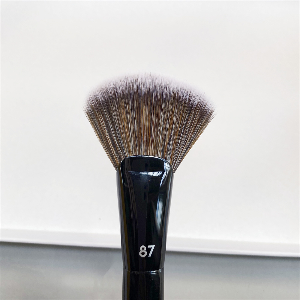 New PRO Highlight Fan Makeup Brush #87 - Soft Bristle Fan Shaped Effortless All-Over Highlighting Powder Cosmetics Beauty Tools