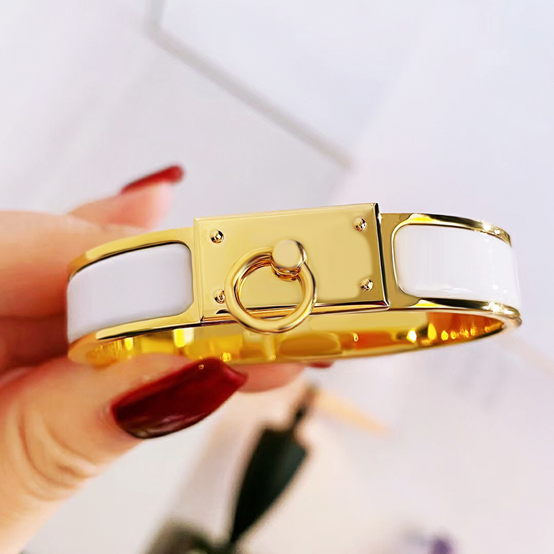 Brand jewelry Designer Enamel Bracelet H Hasp 18k gold Titanium steel belt Christmas party Fashion Womens love charms Luxury cuff bangles
Brand jewelry Designer Enamel Bracelet H Hasp 18k gold Titanium steel belt Christmas party Fashion Womens love charms Luxury cuff bangles