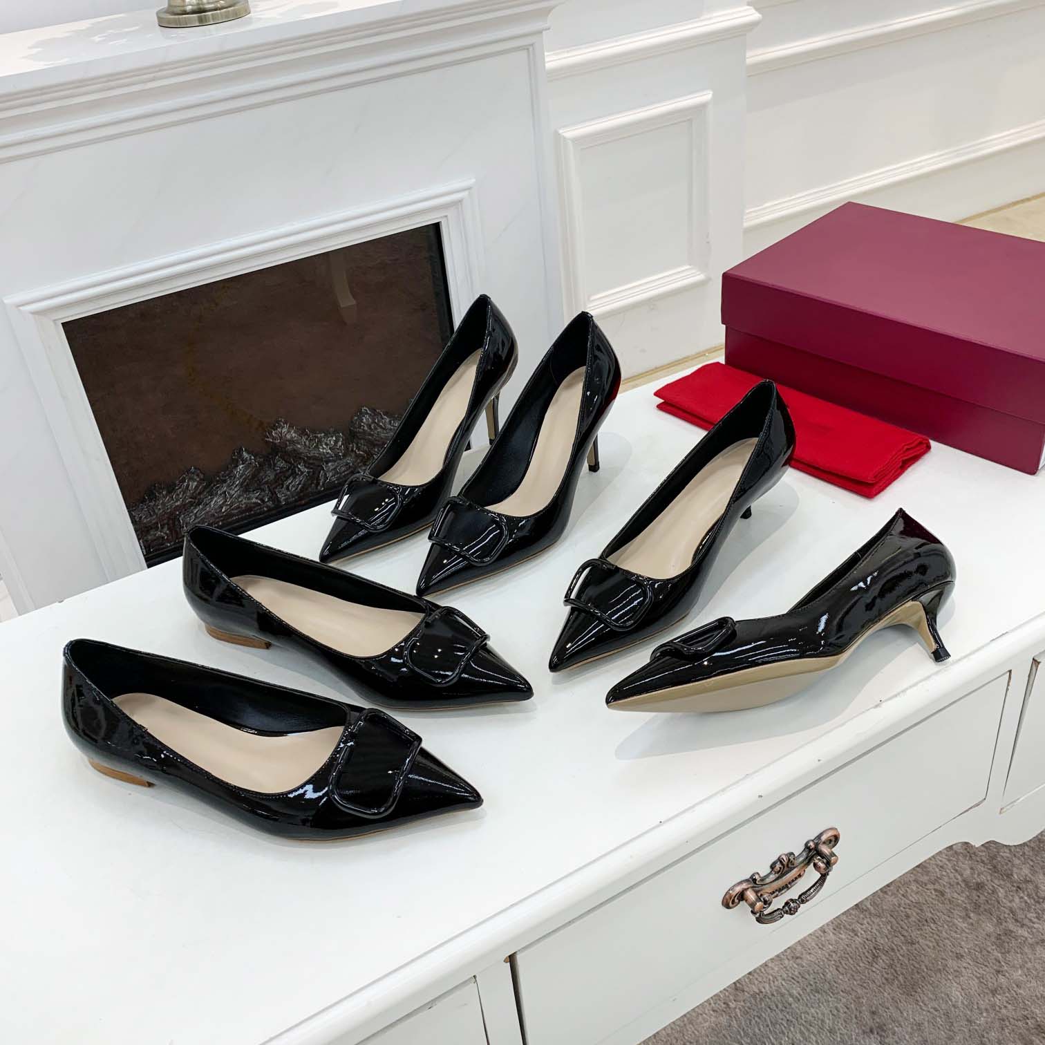 Top Quality 2021 Women Shoes Red Bottoms High Heels Sexy Pointed Toe Sole Pumps Wedding Dress Shoe Nude Black size 35-42
Top Quality 2021 Women Shoes Red Bottoms High Heels Sexy Pointed Toe Sole Pumps Wedding Dress Shoe Nude Black size 35-42
