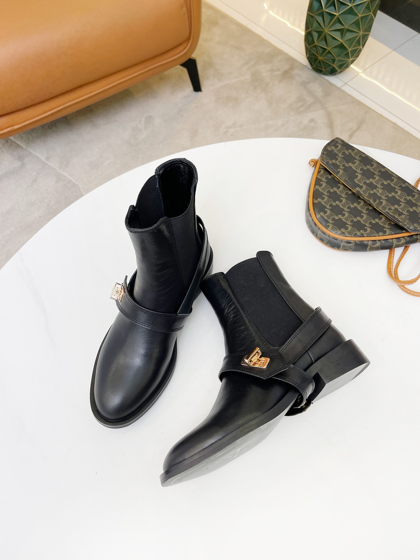 Women MAJOR Ankle Boots Fashion Lace up Platform Leather Martin Boot Top Designer Ladies Letter Print winter booties shoes 16
Women MAJOR Ankle Boots Fashion Lace up Platform Leather Martin Boot Top Designer Ladies Letter Print winter booties shoes 16