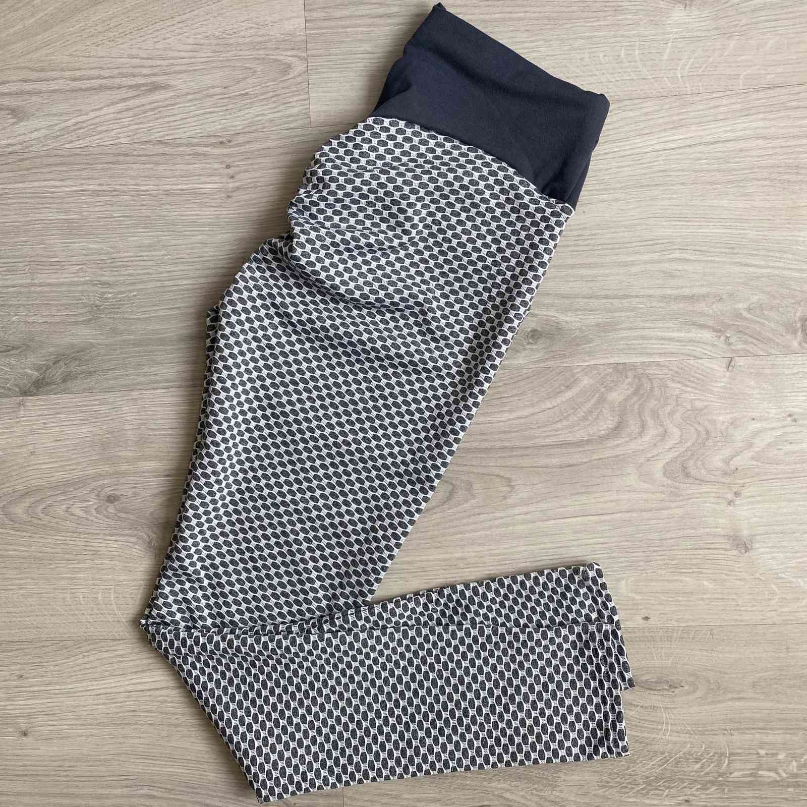 CHRLEISURE Push Up Leggings Women Scrunch Fashion Dot High Waist Stretched Fitness Pants Lady Solid Simple Leggins 10 Colors 210820