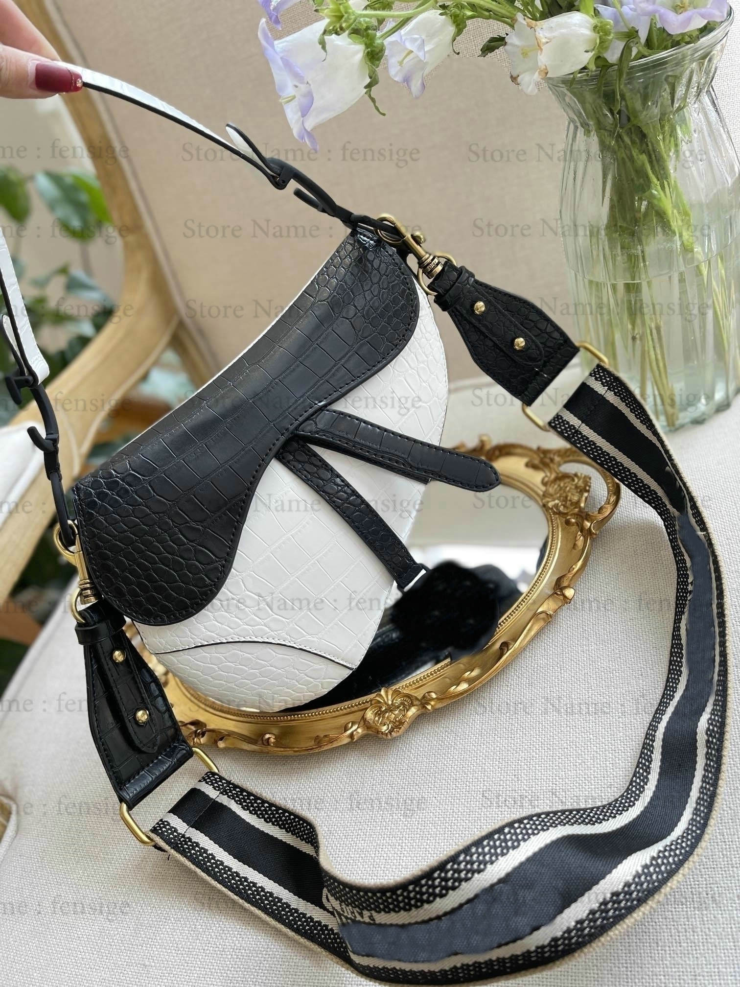 Saddle Bag Leopard Print Crocodile Good Lucky Luxury Classic Designer Handbag High Quality Leather Women's Shoulder New Fashion Metal Letter Tote bags, No bag
Saddle Bag Leopard Print Crocodile Good Lucky Luxury Classic Designer Handbag High Quality Leather Women's Shoulder New Fashion Metal Letter Tote bags, No bag