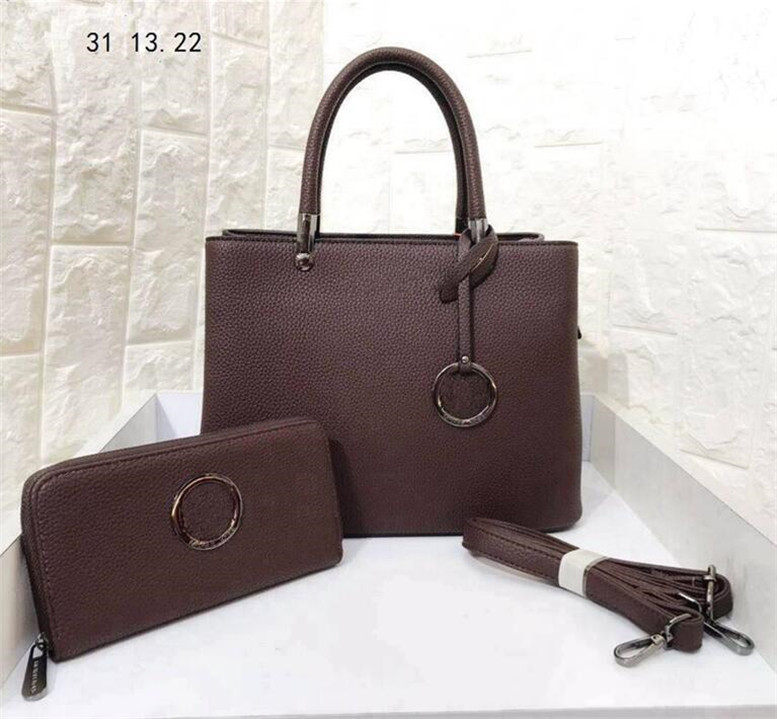 Handbag Women Tote Bags Luxury Designer Crossbody Messenger Shoulder Bag Gold Hardware Straps Cowhide Leather Discount Large Capacity 54
Handbag Women Tote Bags Luxury Designer Crossbody Messenger Shoulder Bag Gold Hardware Straps Cowhide Leather Discount Large Capacity 54