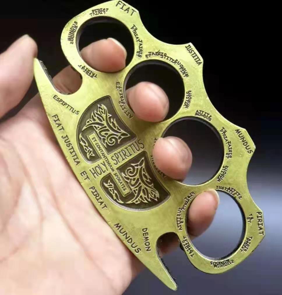 High Hardness Hell Detective Constantine Brass Knuckle Outdoor EDC tools Knuckles Duster Buckle Break window Self-Defense tool 3123236
High Hardness Hell Detective Constantine Brass Knuckle Outdoor EDC tools Knuckles Duster Buckle Break window Self-Defense tool 3123236