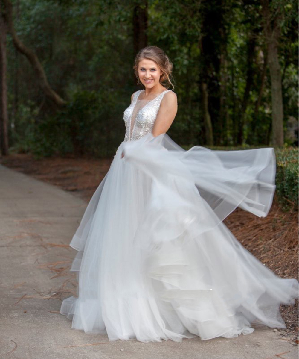 Luxury Beaded A Line Wedding Dress Puffy Skirt Gorgeous Lace Appliques Court Train Long Garden Country Bridal Gowns vestido de noiva 2022 Bride Formal