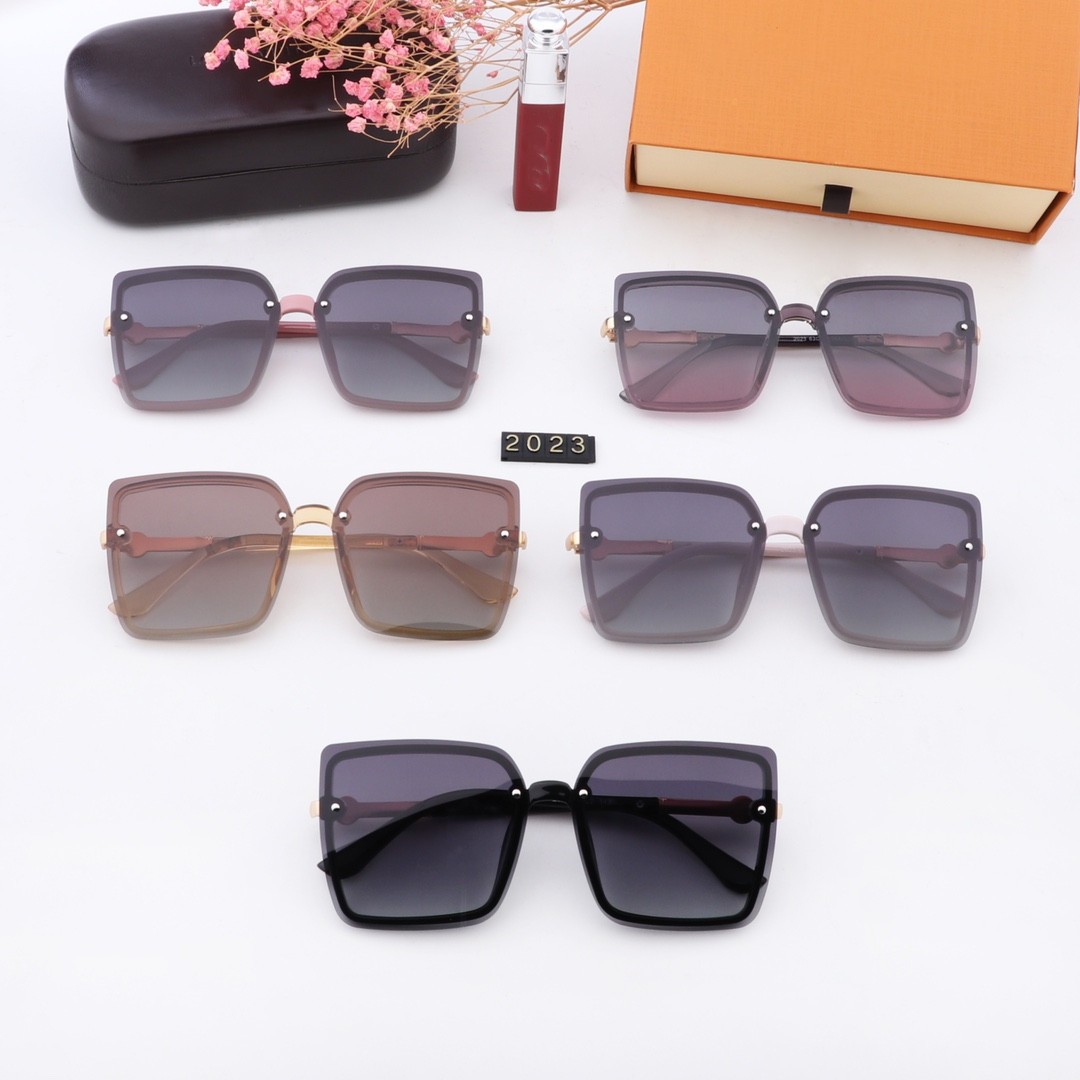 The new trend of 2021 fashion L home lady polarized color V fashion assorted sunglasses driving travel leisure essential classic, White;black
The new trend of 2021 fashion L home lady polarized color V fashion assorted sunglasses driving travel leisure essential classic, White;black