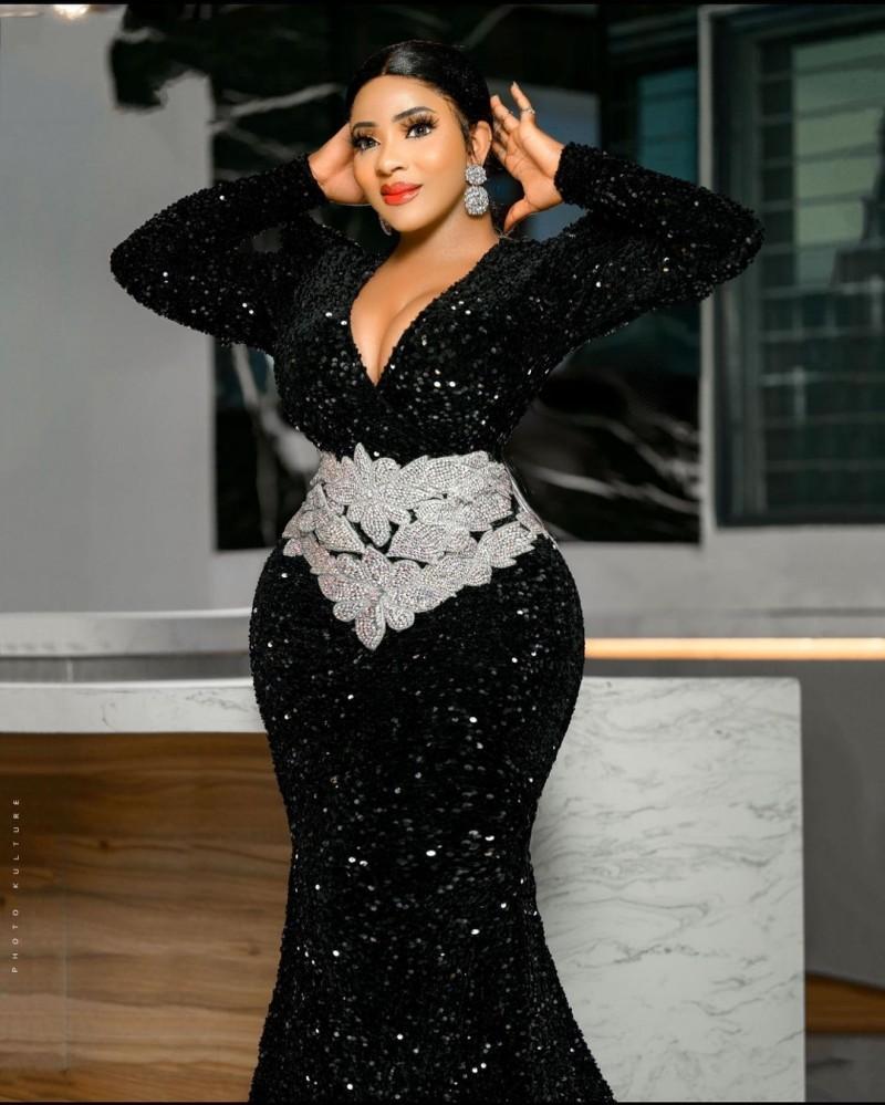 2022 Sexy Black Bling Sequined Lace Prom Dresses Mermaid Deep V Neck Long Sleeves Sequins Evening Gowns Party Dresses Robe De Soiree Silver Crystal Be