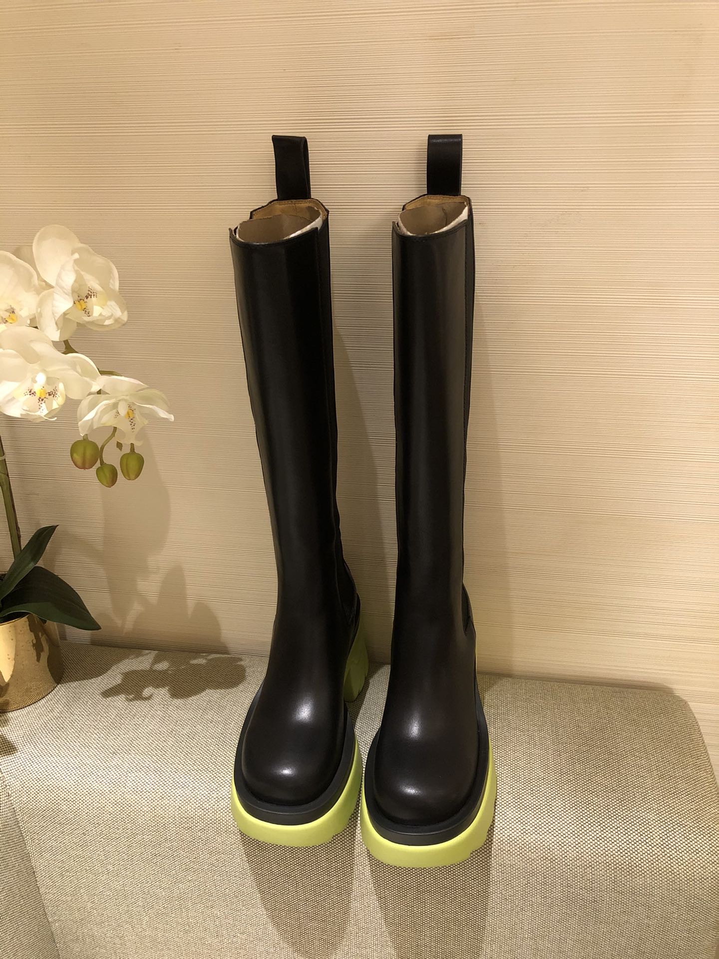 Qiu dong is brief boots paragraph buskin senior concise matte calfskin slippery wear resisting color Wholesale Knee bottom brand size 35 to 39, Customize
Qiu dong is brief boots paragraph buskin senior concise matte calfskin slippery wear resisting color Wholesale Knee bottom brand size 35 to 39, Customize