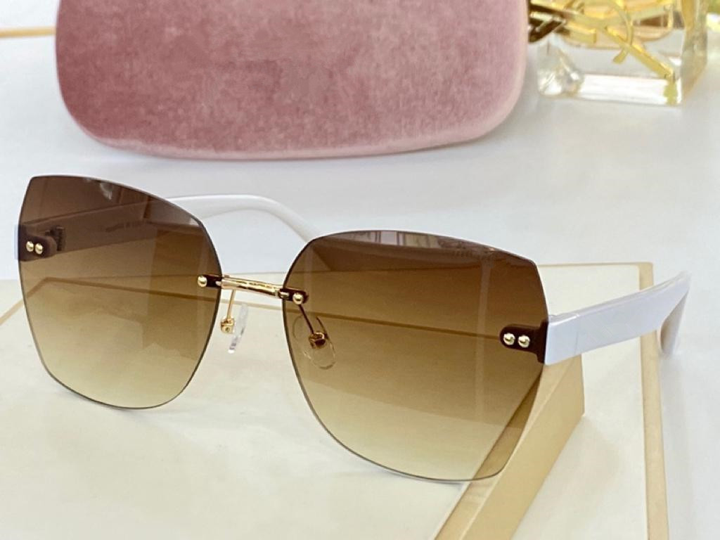 6517 Sunglasses Women Popular Fashion Square Frame Sunglass Crystal Metarial Fashion Women Style Come With Case, White;black
6517 Sunglasses Women Popular Fashion Square Frame Sunglass Crystal Metarial Fashion Women Style Come With Case, White;black