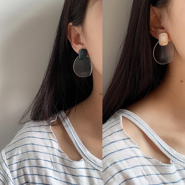 Stud 2021 Fashion Creative Design Contrast Color Retro Irregular Transparent Earrings Trendy Personality Jewelry Ear Clip Women, Golden;silver
Stud 2021 Fashion Creative Design Contrast Color Retro Irregular Transparent Earrings Trendy Personality Jewelry Ear Clip Women, Golden;silver