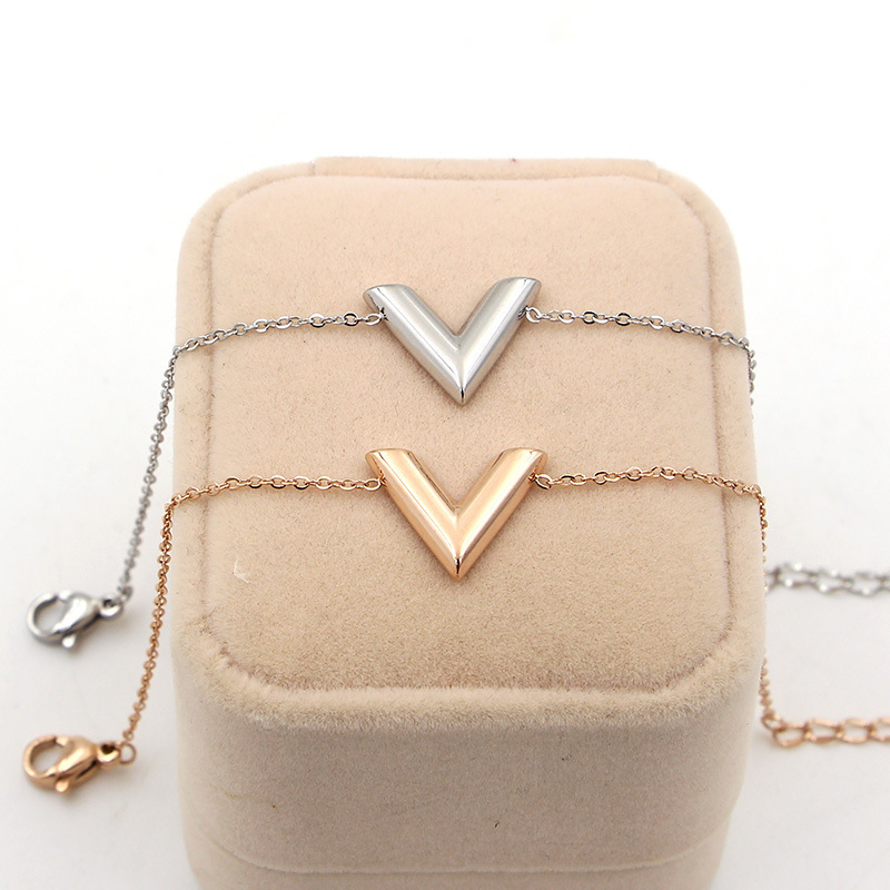 2021 New arrival V Letter bracelet classic design fashion women bangles gold silver rose titanium steel bracelet couple jewelry wholesale
2021 New arrival V Letter bracelet classic design fashion women bangles gold silver rose titanium steel bracelet couple jewelry wholesale