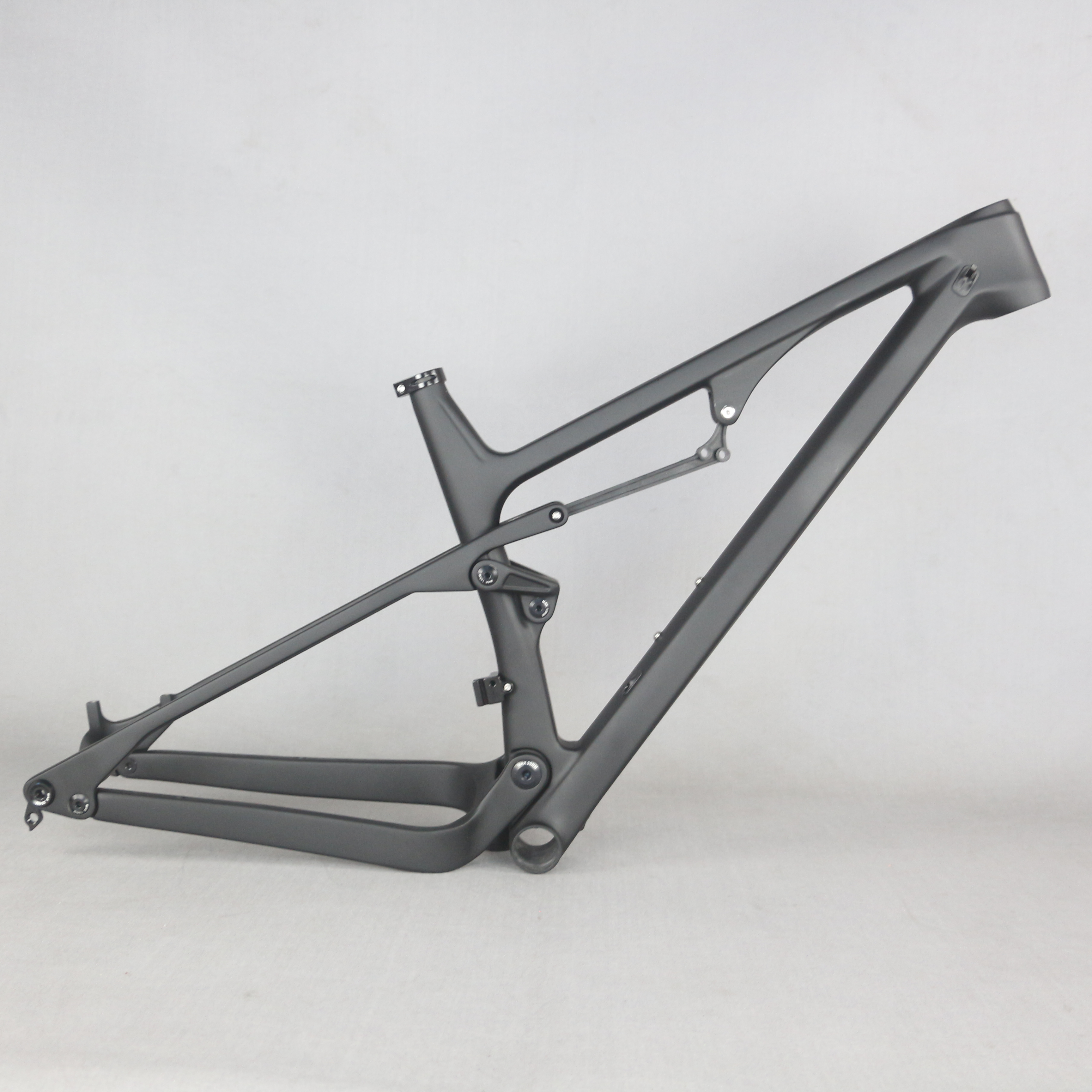 Full Suspension MTB carbon frame FM038 XC mountain carbon framset BB92 UD matte can customzied paint 29er 27.5er boost, Black
Full Suspension MTB carbon frame FM038 XC mountain carbon framset BB92 UD matte can customzied paint 29er 27.5er boost, Black