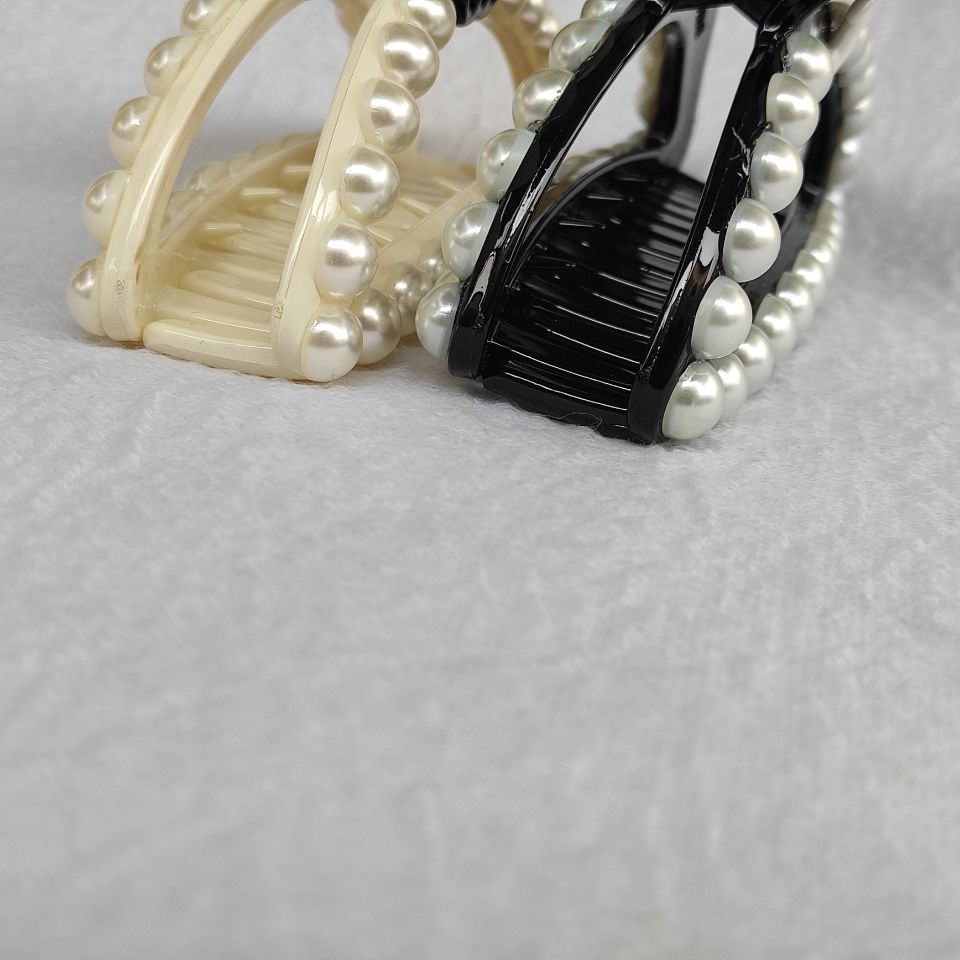 new Fashion Black and white Hair Claw pearl Hair clips Accessories C accessories collectio
new Fashion Black and white Hair Claw pearl Hair clips Accessories C accessories collectio