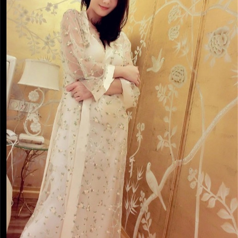 New Women Pajamas Bathrobe Sexy Pink Nightdress Floral Embroidered 3/4 Sleeve Long Robe & Gown Sets Gauze Sleepwear Nightwear 210203