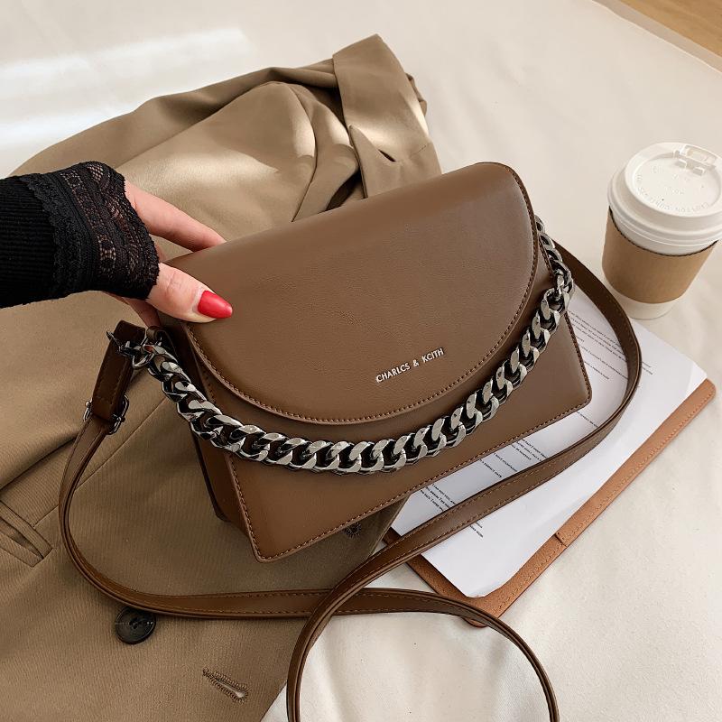 Online celebrity small bag women's bag 2021 popular new fashion chain small square simple texture shoulder messenger, Black
Online celebrity small bag women's bag 2021 popular new fashion chain small square simple texture shoulder messenger, Black