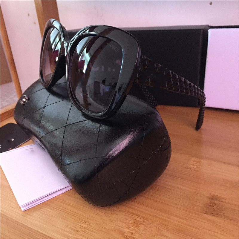 Ladies' GlASSES Anti-UV UV380 Polarized Sunglasses C Full Frame Sunglasses Classic Brand Ladies' Sunglasses with Brand Box
Ladies' GlASSES Anti-UV UV380 Polarized Sunglasses C Full Frame Sunglasses Classic Brand Ladies' Sunglasses with Brand Box