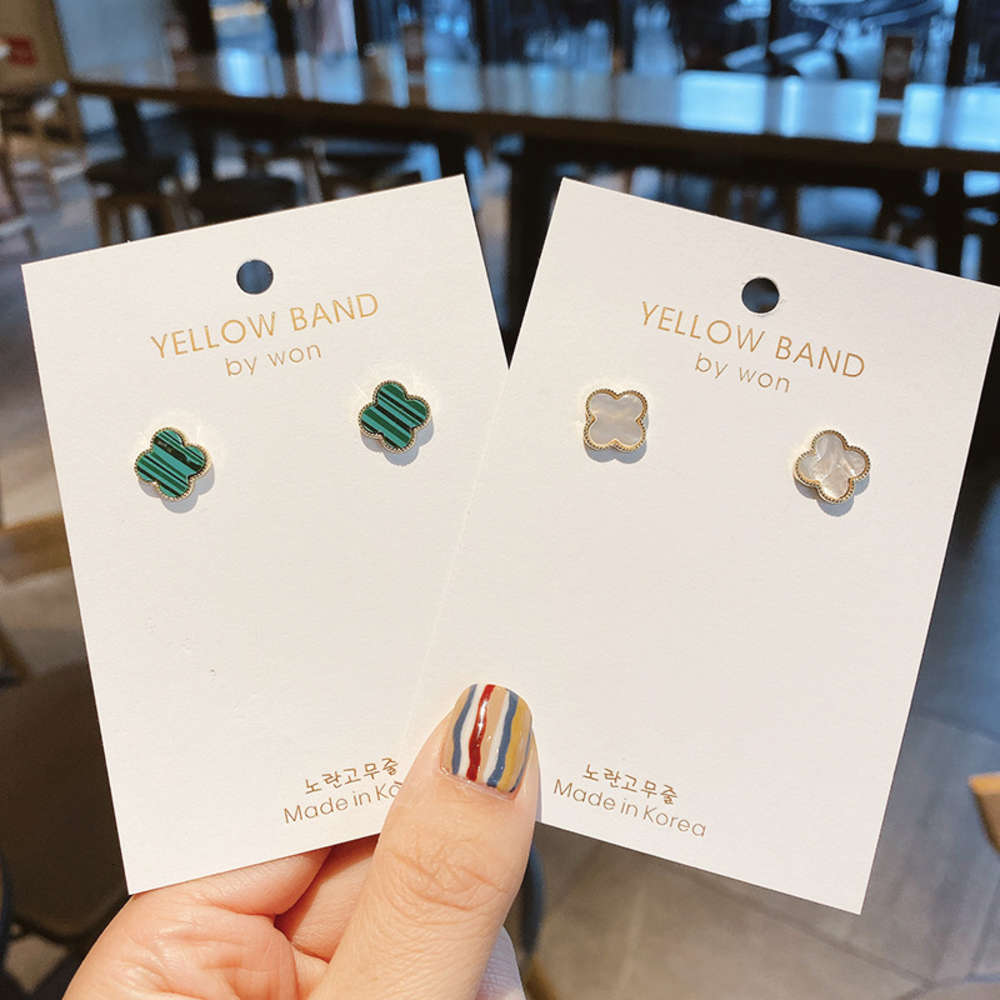 Korean clover Earrings women's simple 2020 fashion small net red temperament 925 Tremella ring trendy women, Golden;silver
Korean clover Earrings women's simple 2020 fashion small net red temperament 925 Tremella ring trendy women, Golden;silver