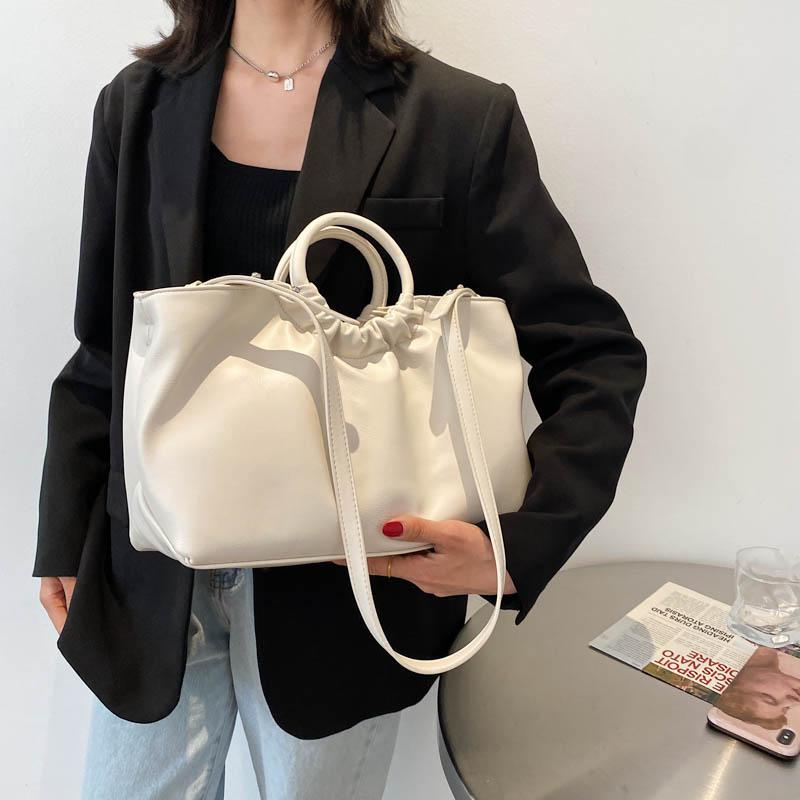 Evening Bags Shoulder Crossbody For Women 2021 Simple Travel Handbags Round Handle Design High Capacity PU Leather
Evening Bags Shoulder Crossbody For Women 2021 Simple Travel Handbags Round Handle Design High Capacity PU Leather