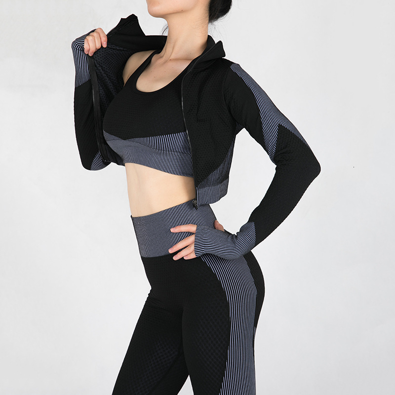 hip Seamless Yoga suit female autumn and winter lifting tight running fitness three piece set, Gray
hip Seamless Yoga suit female autumn and winter lifting tight running fitness three piece set, Gray
