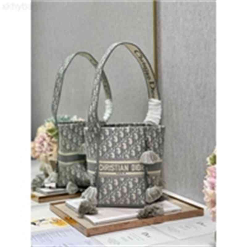 High end Luxury Boutique Quality D-bubble Bucket Bag in Oblique / Houndstooth Women's Handbag Designers Bags
High end Luxury Boutique Quality D-bubble Bucket Bag in Oblique / Houndstooth Women's Handbag Designers Bags
