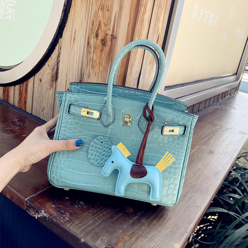 womens bag Crocodile Pattern Genuine Leather Retro Fashionable Mini Shoulder Crossbody Handbag Lock, Blackish green 30cm
womens bag Crocodile Pattern Genuine Leather Retro Fashionable Mini Shoulder Crossbody Handbag Lock, Blackish green 30cm