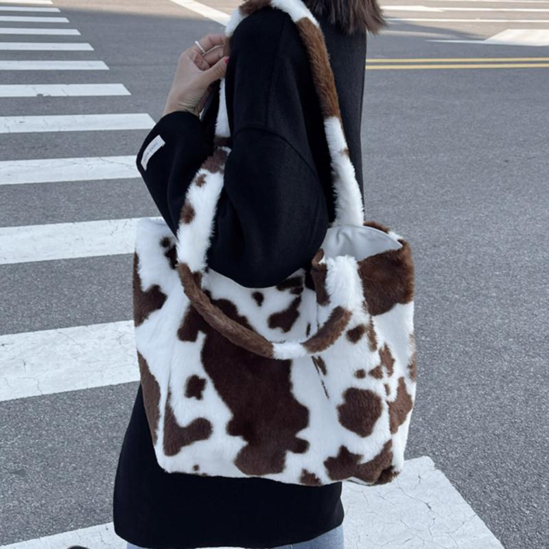 Evening Bags Fashion Women Shoulder Bag Plush Cow Milk Pattern Printing Underarm Winter Autumn Designer Handbag Shopping Purse
Evening Bags Fashion Women Shoulder Bag Plush Cow Milk Pattern Printing Underarm Winter Autumn Designer Handbag Shopping Purse