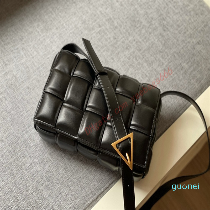 Crossbody handbag, one-shoulder Bottegas bag cassette woven pillow, versatile design, leather, fashionable high-end small square bags 56
Crossbody handbag, one-shoulder Bottegas bag cassette woven pillow, versatile design, leather, fashionable high-end small square bags 56