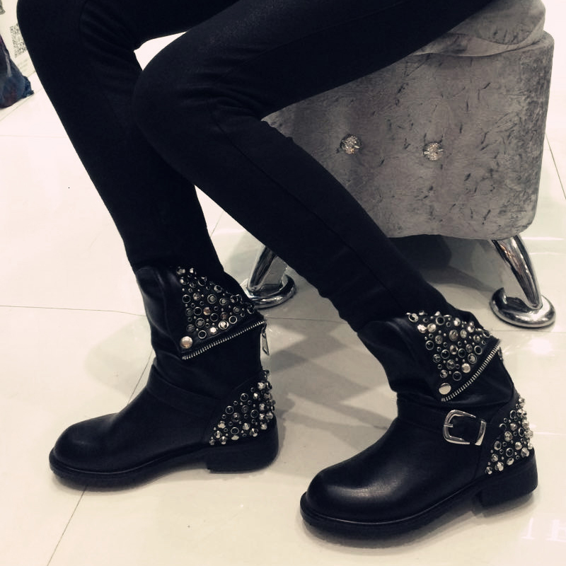 Boots INS women ankle boots plus size 22-26.5cm Metal rivet decorated with short and velvet winter shoes 1VVE, Black
Boots INS women ankle boots plus size 22-26.5cm Metal rivet decorated with short and velvet winter shoes 1VVE, Black