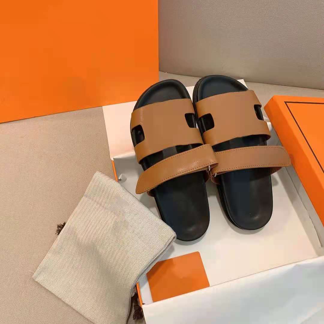 2021 Designer Classic Men and Women Slippers Sandals Solid Color Leather Velcro Non slip Outdoor Flats Spring Summer Fall Wide Sandal Slippe, Black
2021 Designer Classic Men and Women Slippers Sandals Solid Color Leather Velcro Non slip Outdoor Flats Spring Summer Fall Wide Sandal Slippe, Black