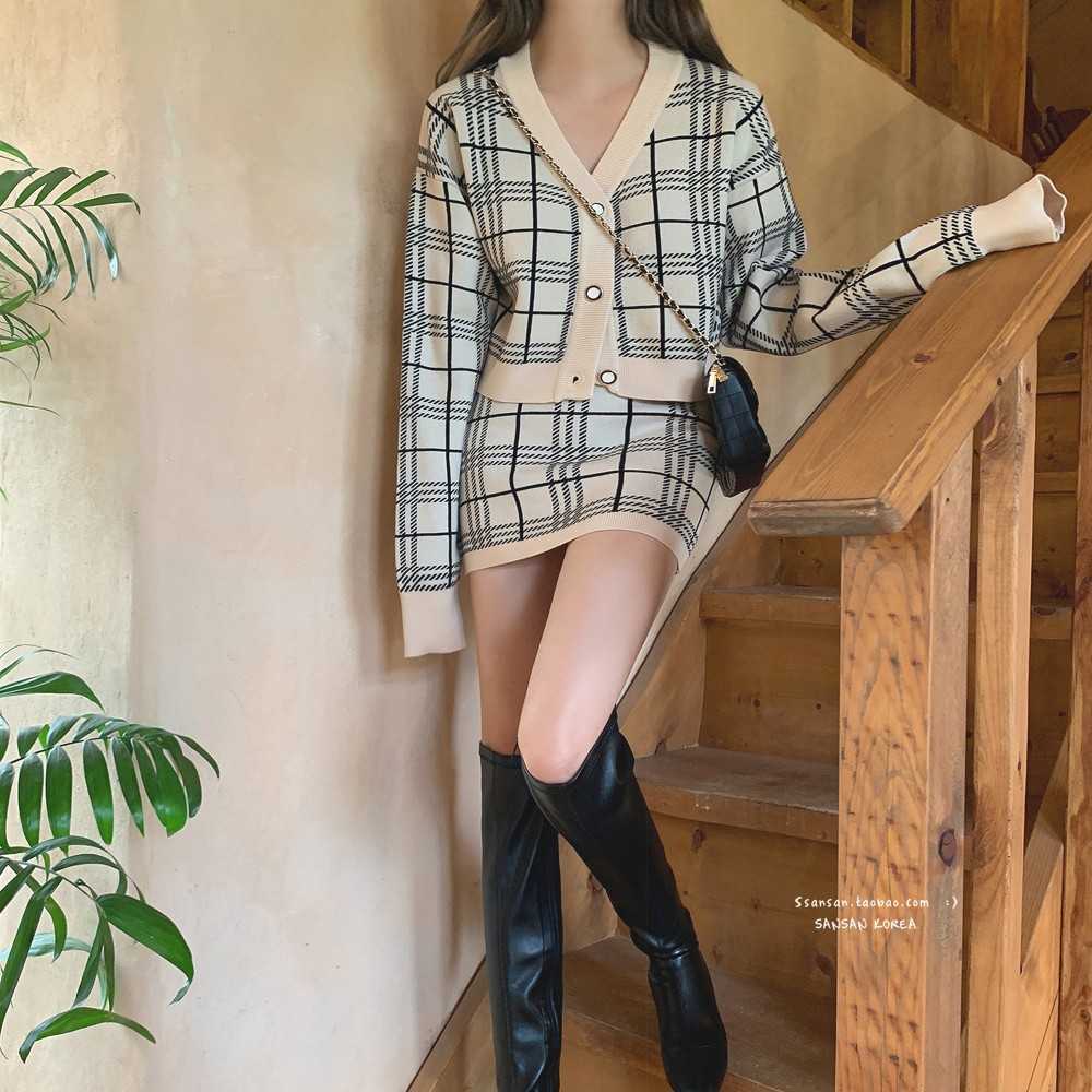 Korean ins spring V-neck plaid short knit sweater with hip skirt two-piece female 210708