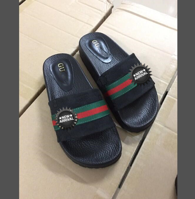 New hot women's sandal shoe slipper print summer wide flat women's sandal slipper, Black
New hot women's sandal shoe slipper print summer wide flat women's sandal slipper, Black