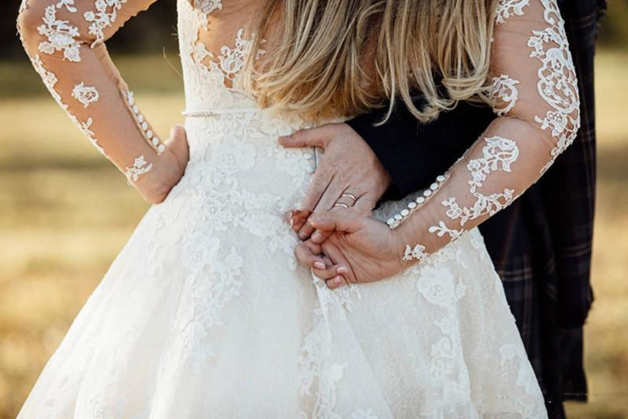 Rustic A Line Lace Wedding Dresses Long Sleeves Bridal Gowns Appliques Forest Autumn Spring V-Neck Country Plus Size Bride Dress Back Buttons 2021 rob
