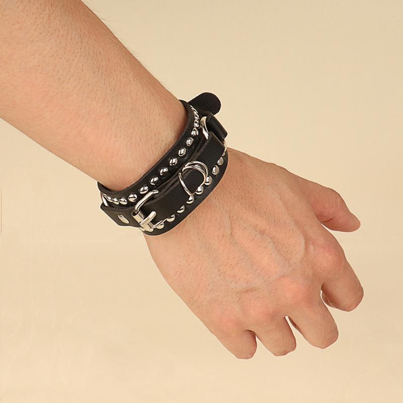 Bangle Punk Fashion Flow Rivet Leather Bracelet Personalized Rock Couple Headpiece
Bangle Punk Fashion Flow Rivet Leather Bracelet Personalized Rock Couple Headpiece
